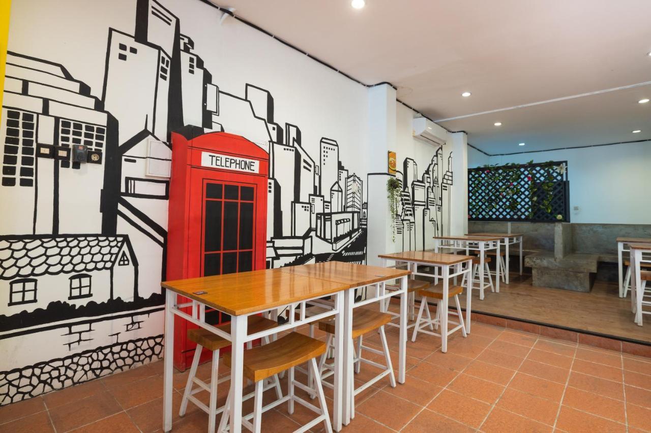 Oyo Flagship 1575 Urban 18 Hotel Surabaya Buitenkant foto