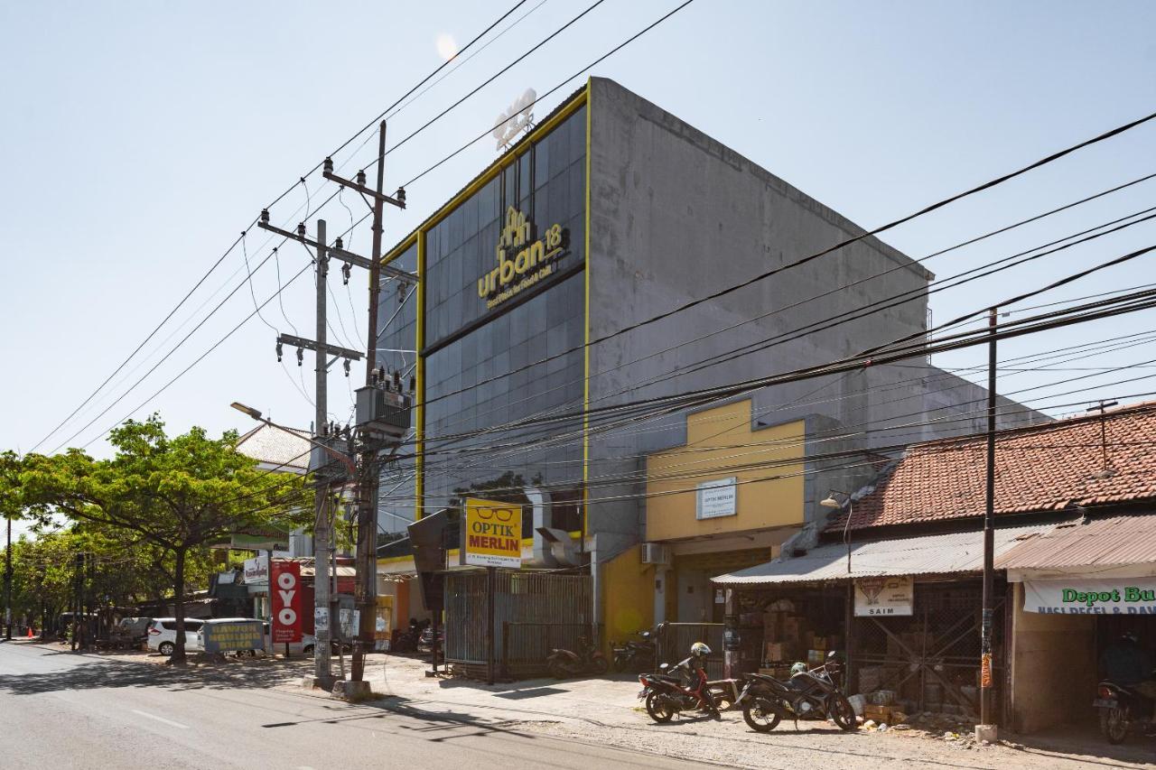 Oyo Flagship 1575 Urban 18 Hotel Surabaya Buitenkant foto